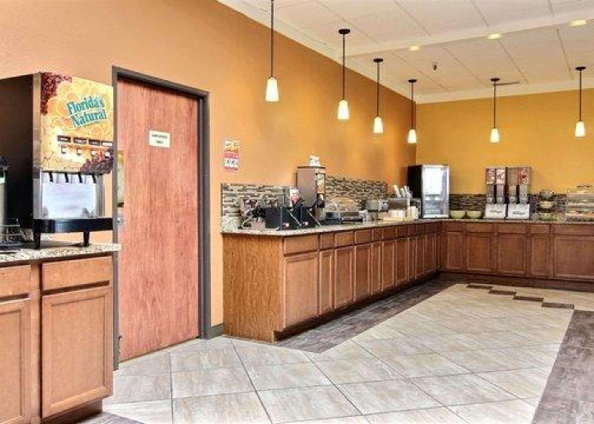 Quality Inn Thief River Falls Exterior photo